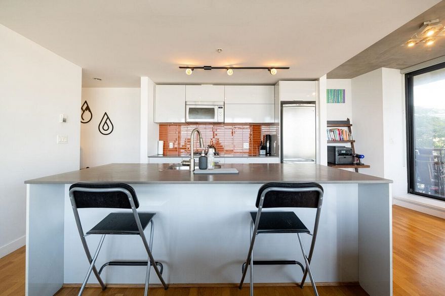 1209 108 W Cordova Street