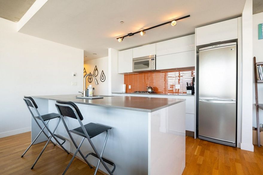 1209 108 W Cordova Street