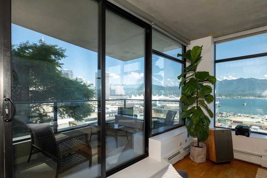 1209 108 W Cordova Street