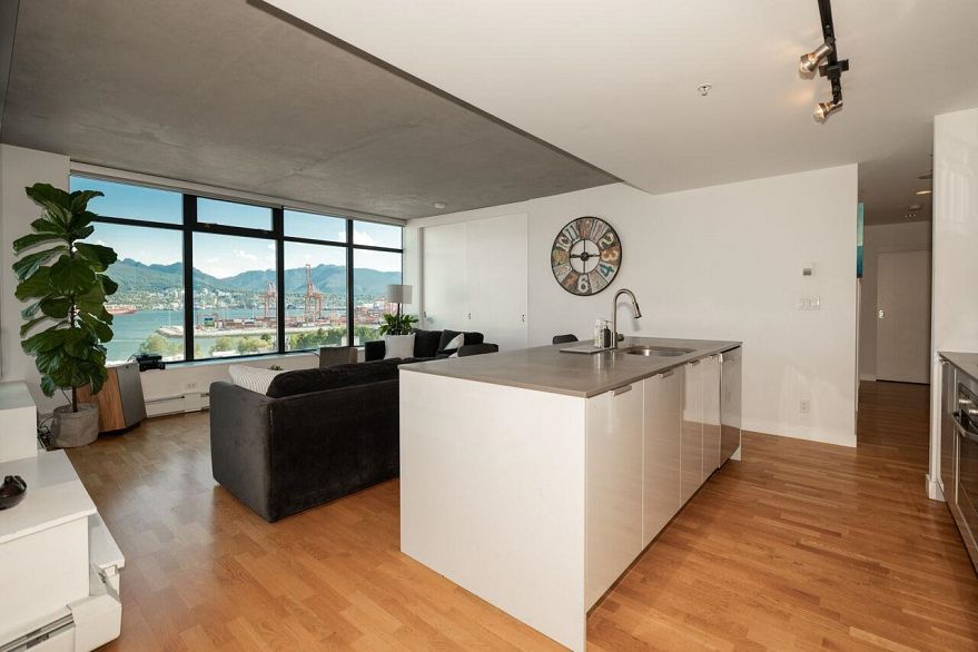 1209 108 W Cordova Street