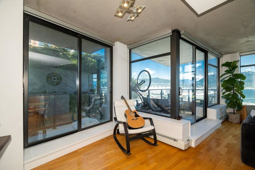 1209 108 W Cordova Street