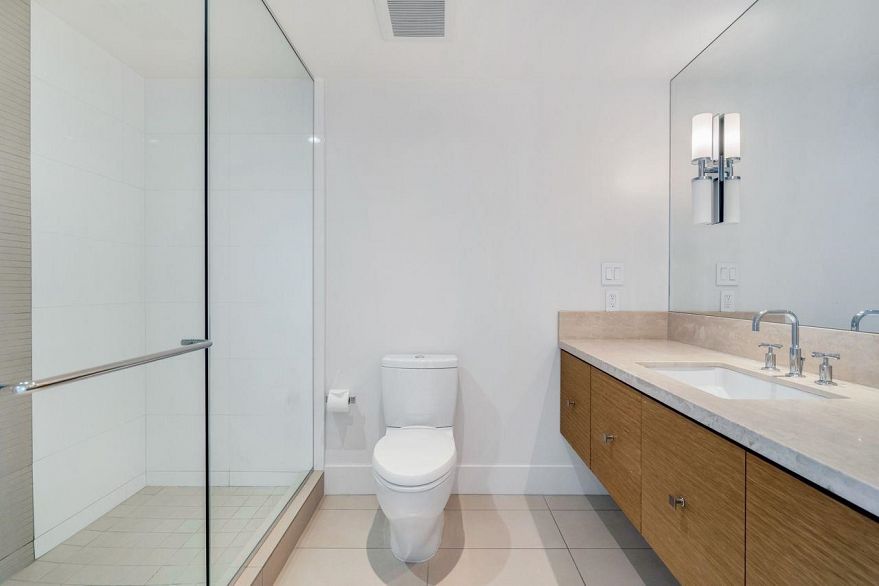 3903 667 HOWE STREET