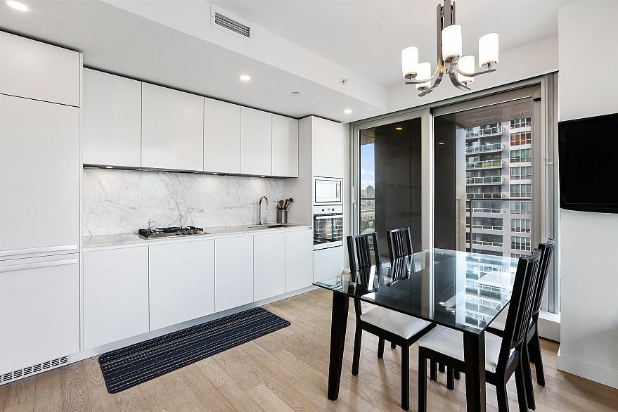 1205 1480 HOWE STREET