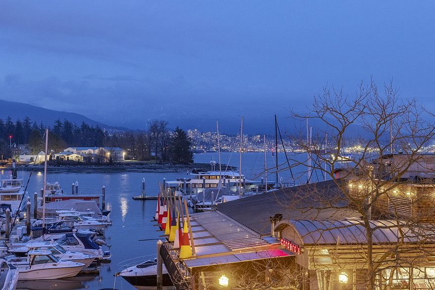 L302 1550 COAL HARBOUR QUAY