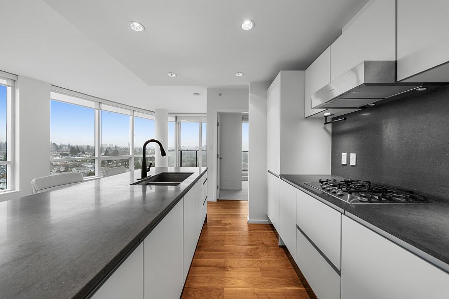 1606 8555 GRANVILLE STREET