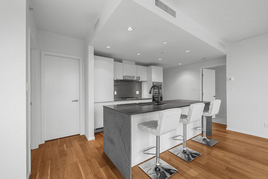 1606 8555 GRANVILLE STREET