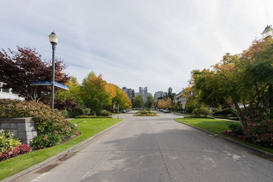 5952 CHANCELLOR MEWS