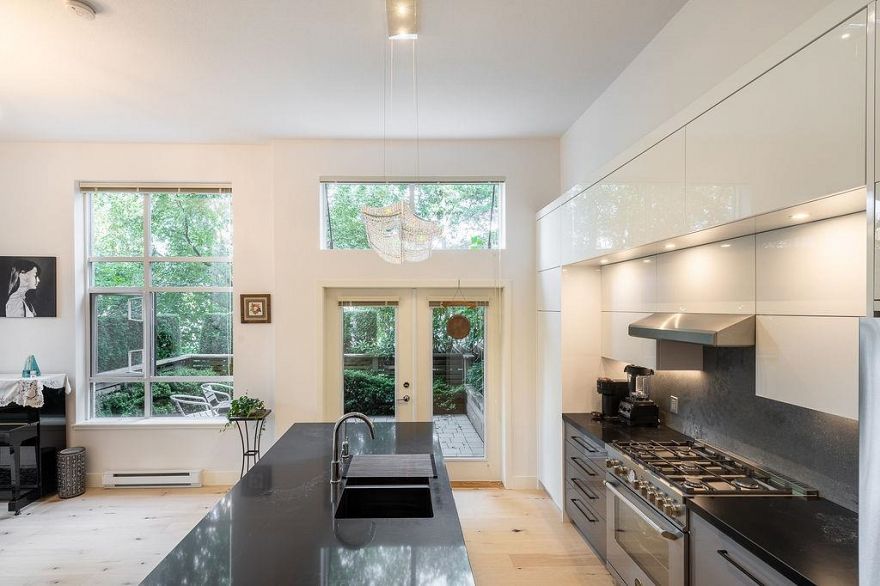 5952 CHANCELLOR MEWS