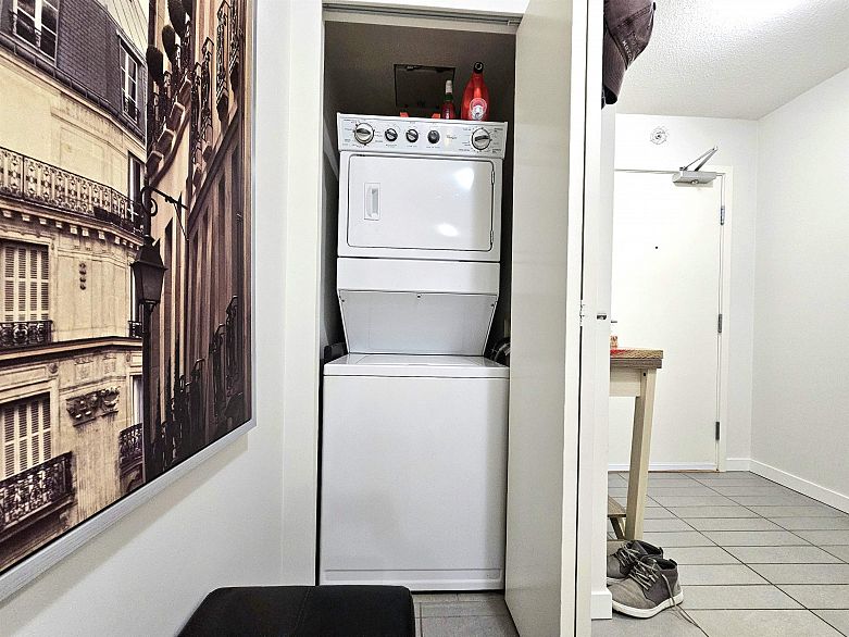 1008 788 HAMILTON STREET