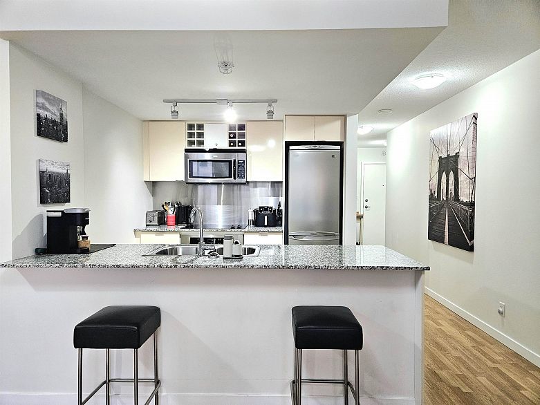 1008 788 HAMILTON STREET