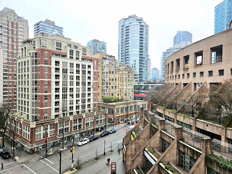 1008 788 HAMILTON STREET