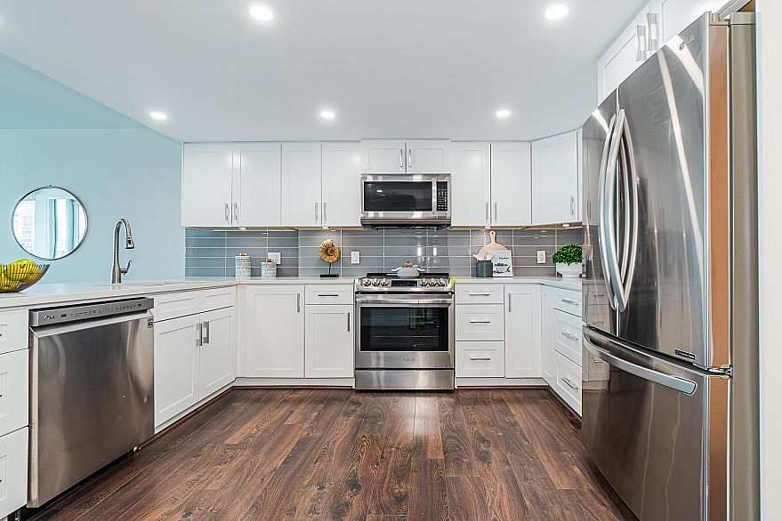 2405 888 Hamilton Street