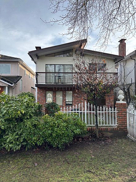 4866 Fleming Street, Vancouver BC V5N 3W6