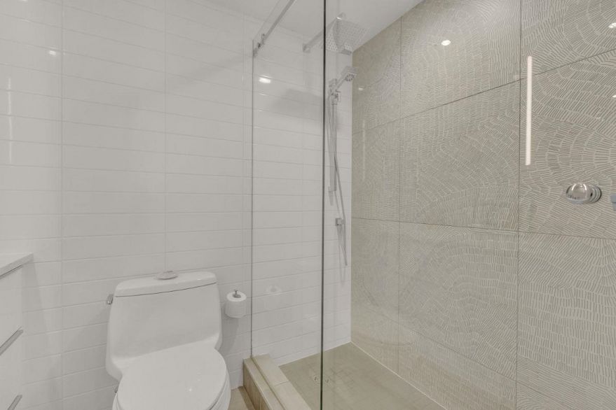 1903 1850 Comox Street