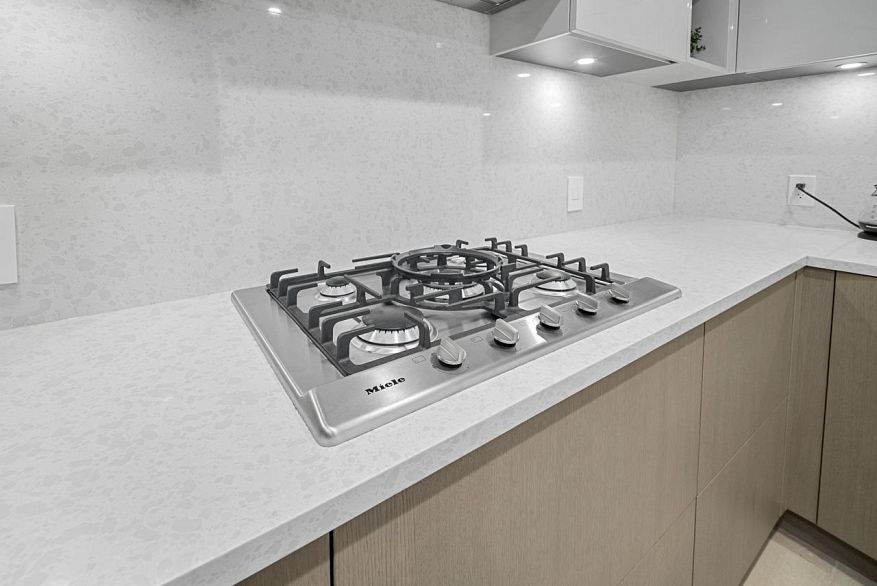 303 469 W King Edward Avenue