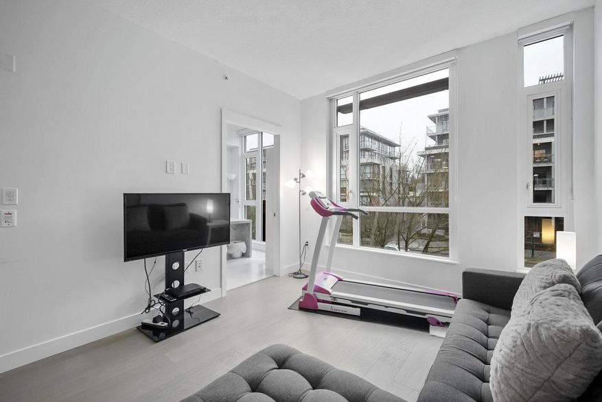 303 469 W King Edward Avenue