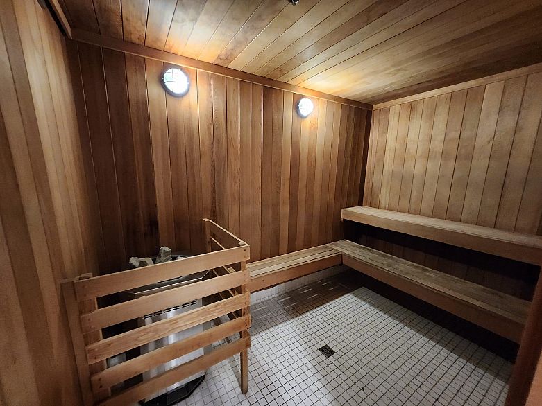 509 2221 E 30th Avenue