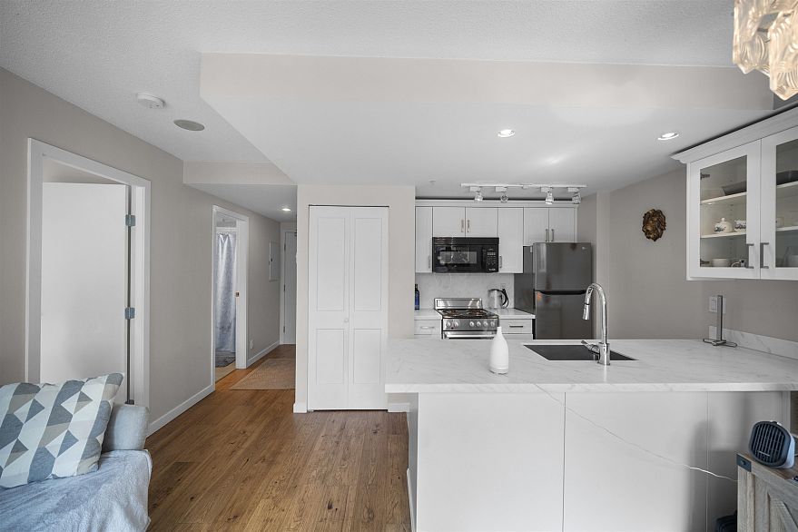 608 1331 W Georgia Street