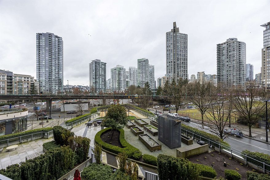 403 89 Nelson Avenue