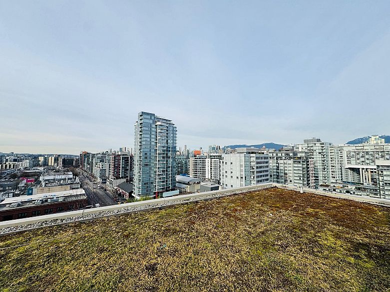 808 180 E 2nd Avenue