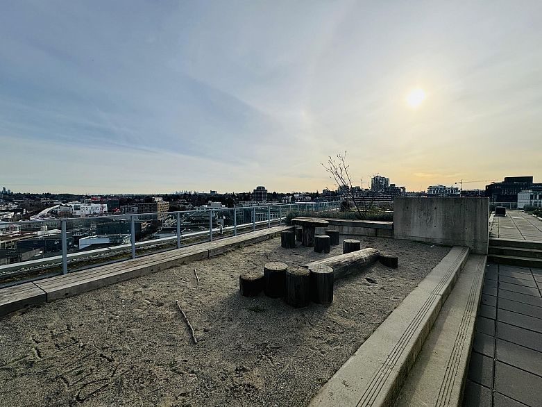 808 180 E 2nd Avenue