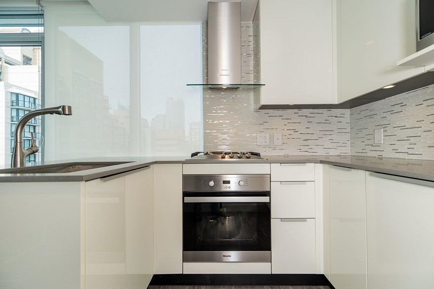 1802 1283 Howe Street