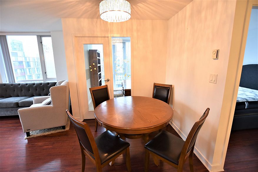 2010 1082 Seymour Street