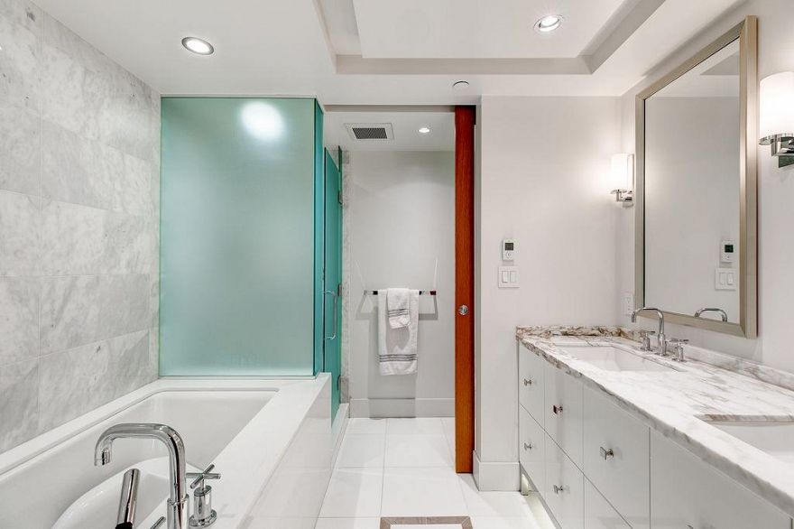 3704 667 Howe Street