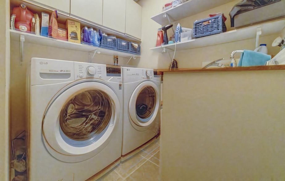 1904 738 Broughton Street