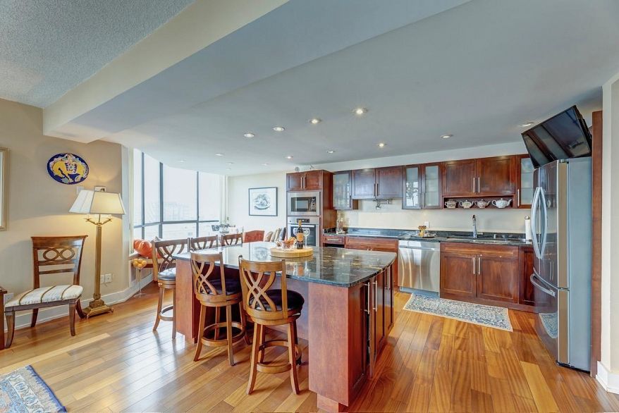 1904 738 Broughton Street