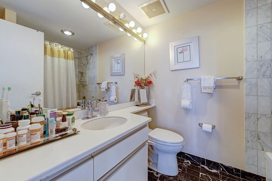 1904 738 Broughton Street