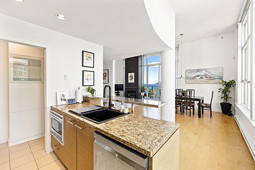 3603 1495 Richards Street