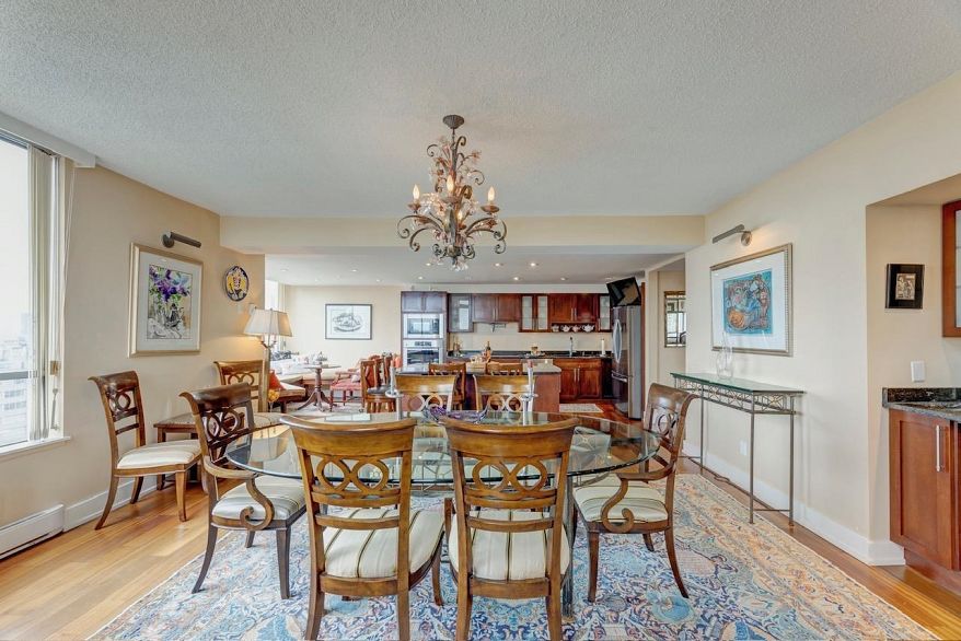 1904 738 Broughton Street