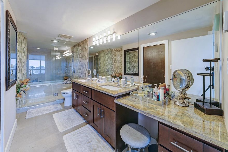 1904 738 Broughton Street