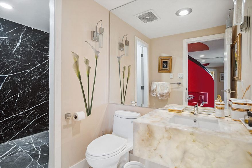 1904 738 Broughton Street