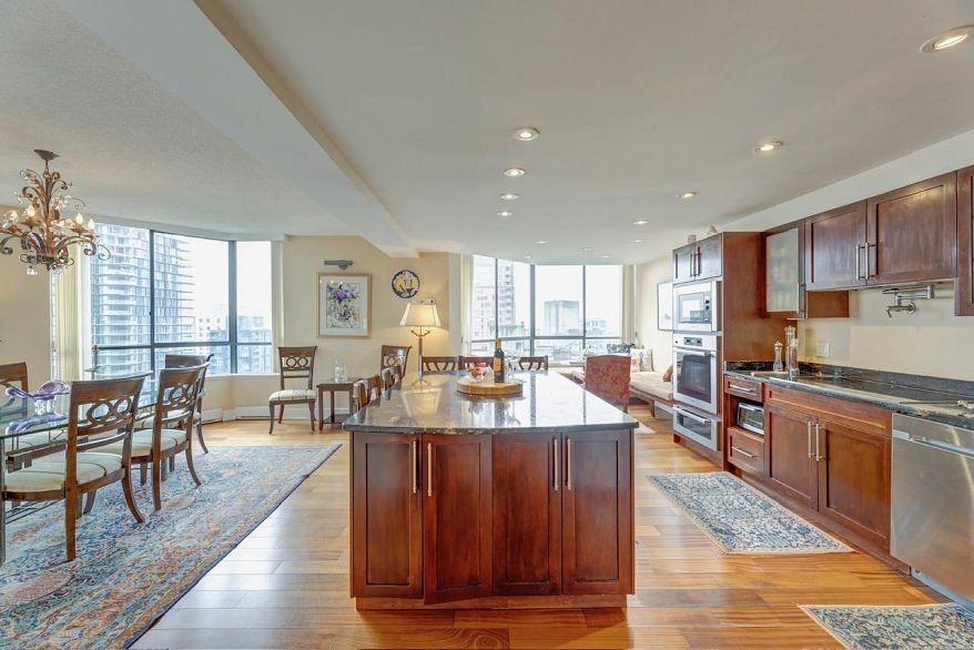 1904 738 Broughton Street