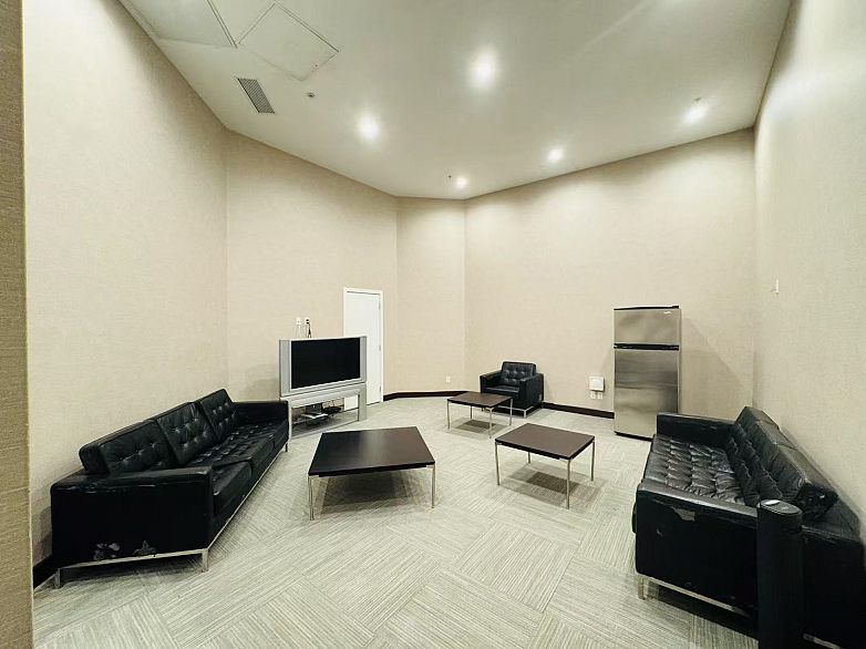 518 618 Abbott Street