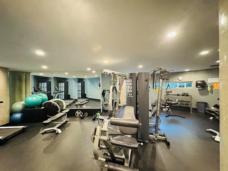 518 618 Abbott Street