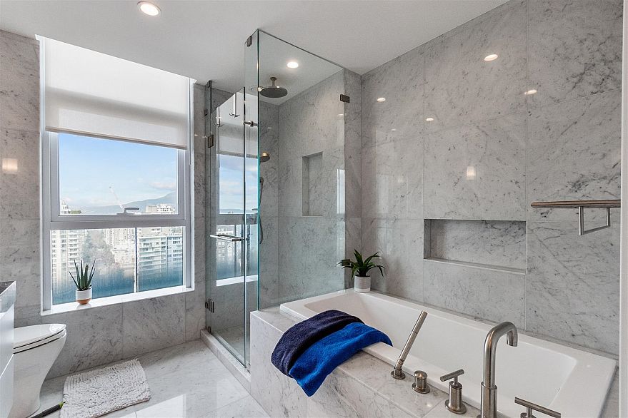 2501 1335 Howe Street