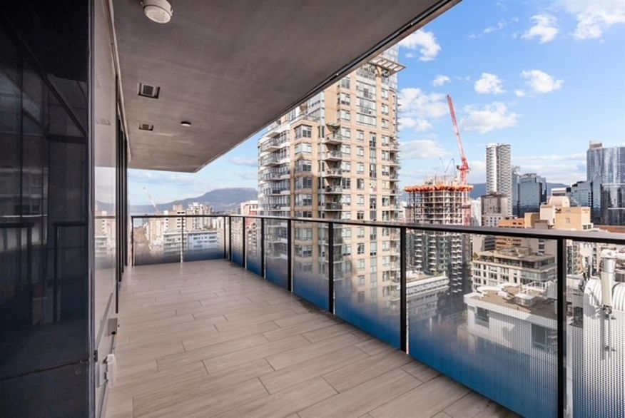 2501 1335 Howe Street