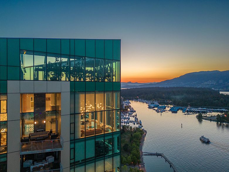 3101 277 Thurlow Street