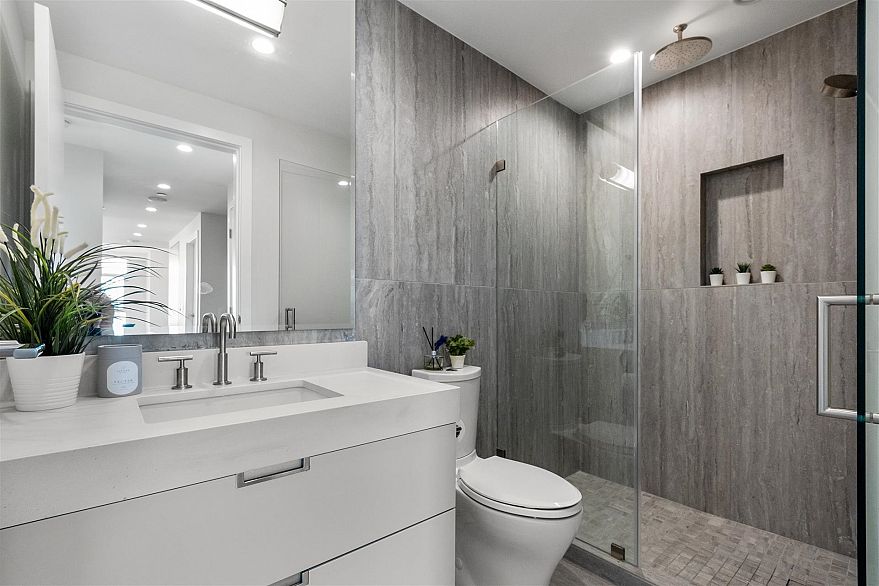 2501 1335 Howe Street