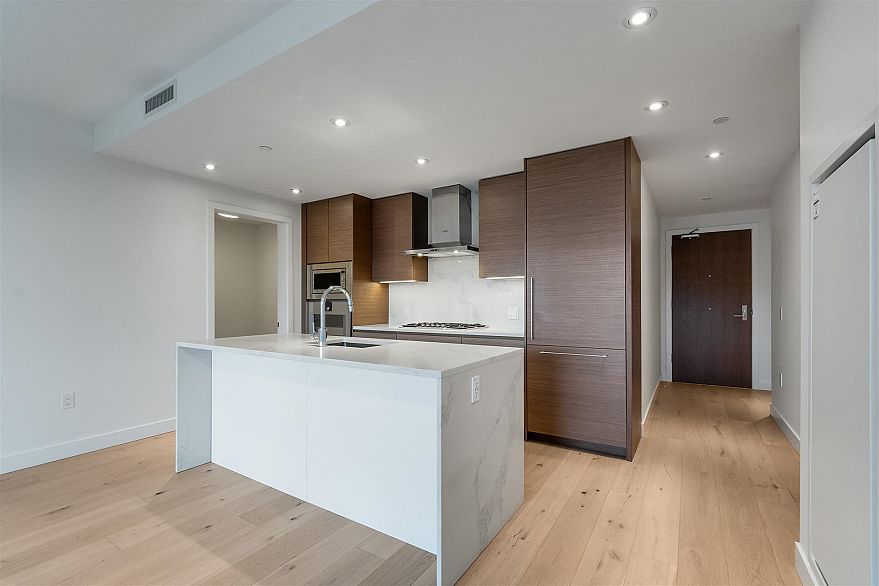 207 5693 Elizabeth Street