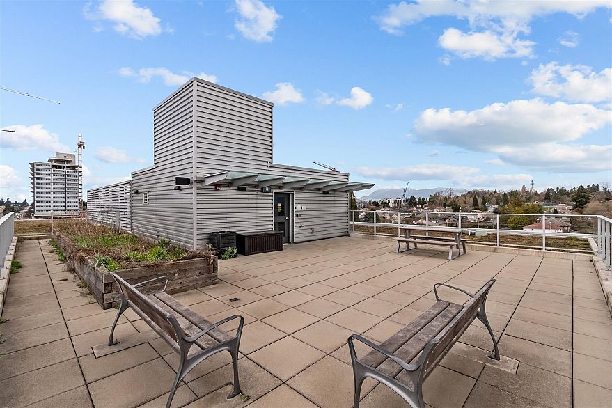 207 5693 Elizabeth Street