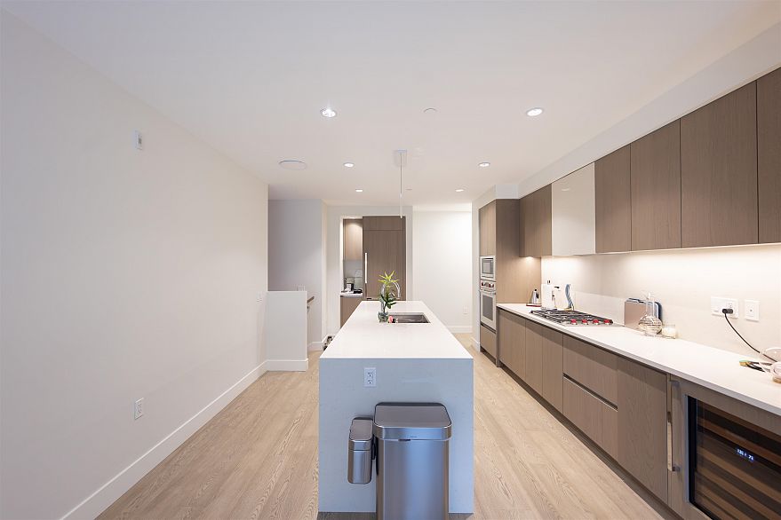 101 3636 W 39th Avenue