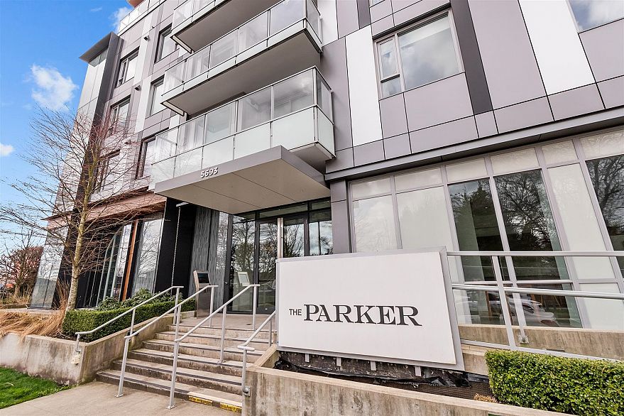 207 5693 Elizabeth Street