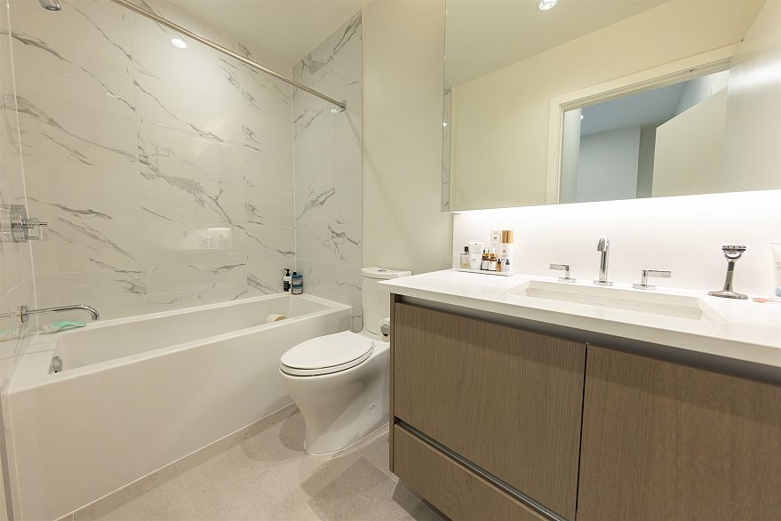 101 3636 W 39th Avenue