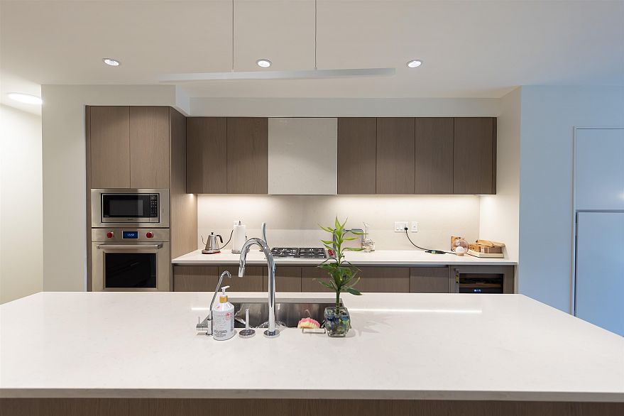 101 3636 W 39th Avenue