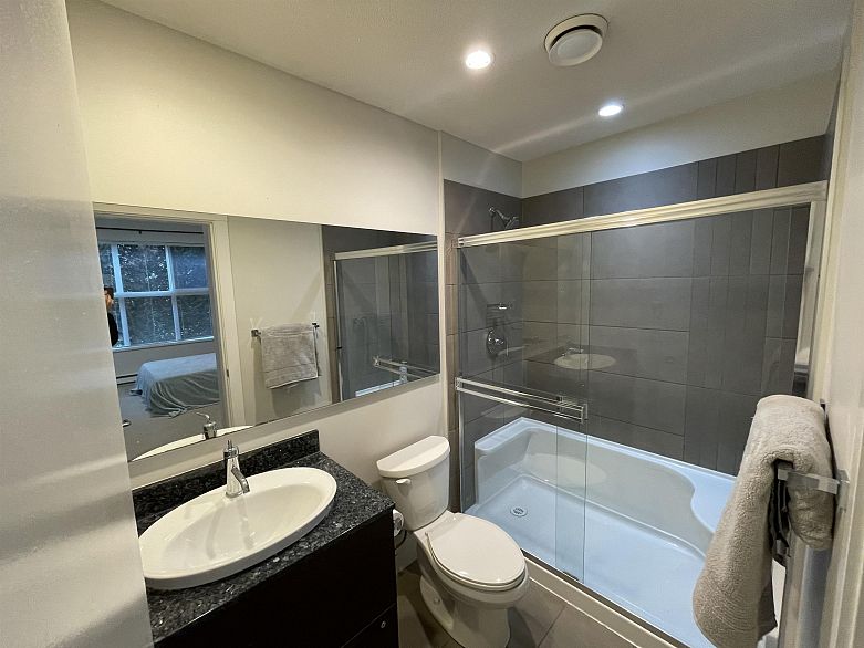 106 5928 Birney Avenue