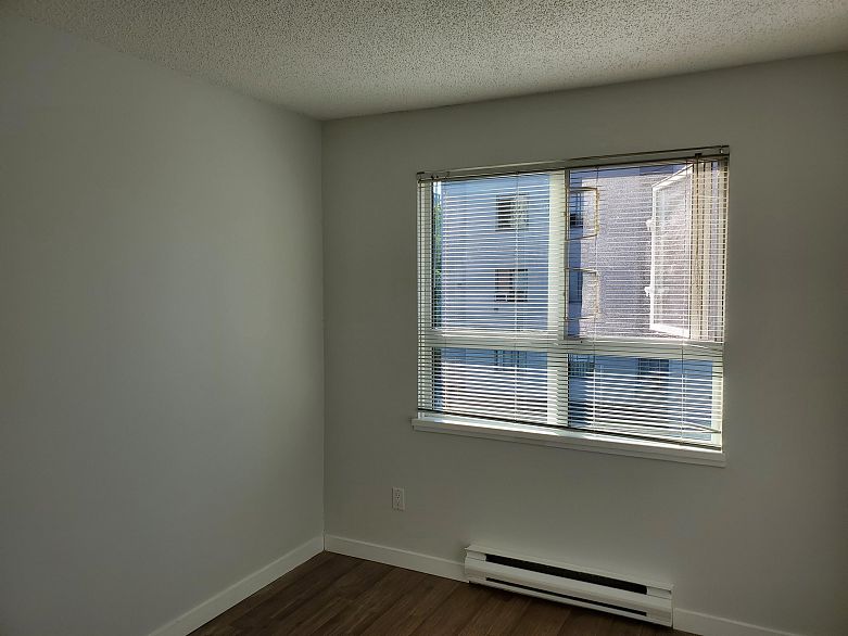 403 921 Thurlow Street